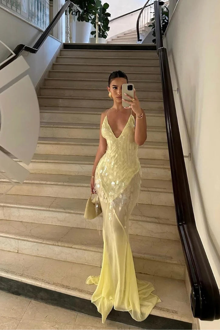 Anna – Sleeveless maxi dress with deep V-neck