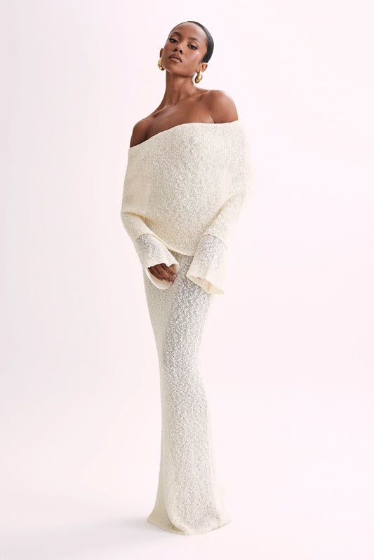 Elara - Elegant Off-Shoulder Maxi Dress